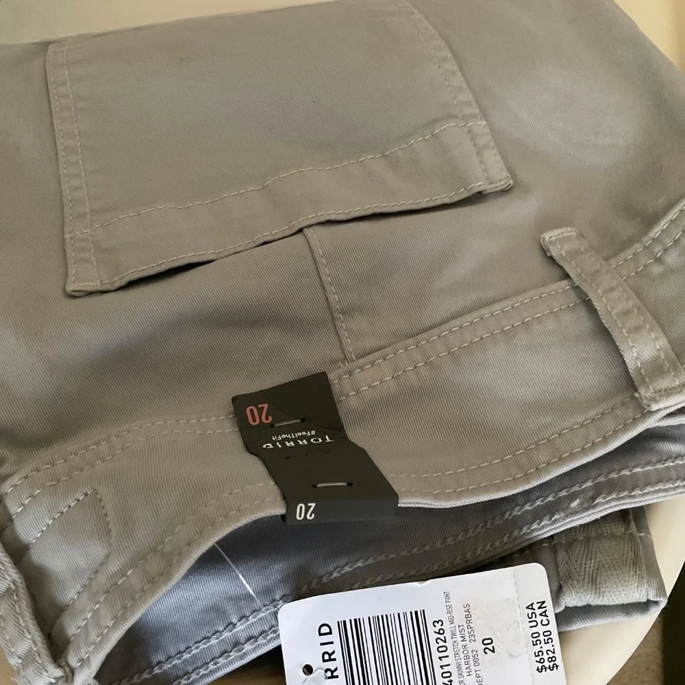 Torrid Gray Aviator Cropped Twill Pants - Picture 5 of 5